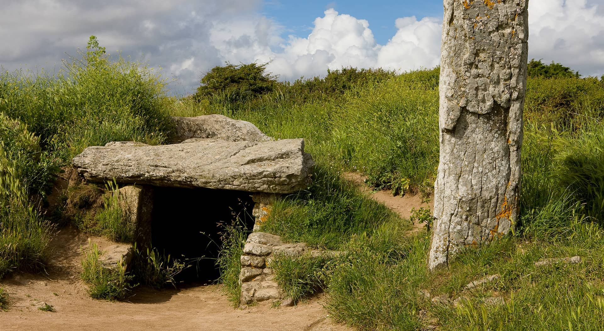 Dolmen des Pierres Plates Paysages de Mégalithes Dolmen des Pierres Plates Paysages de Mégalithes